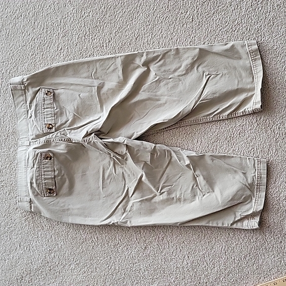 Dockers Capri Pants Khaki Size 8 - Picture 4 of 4